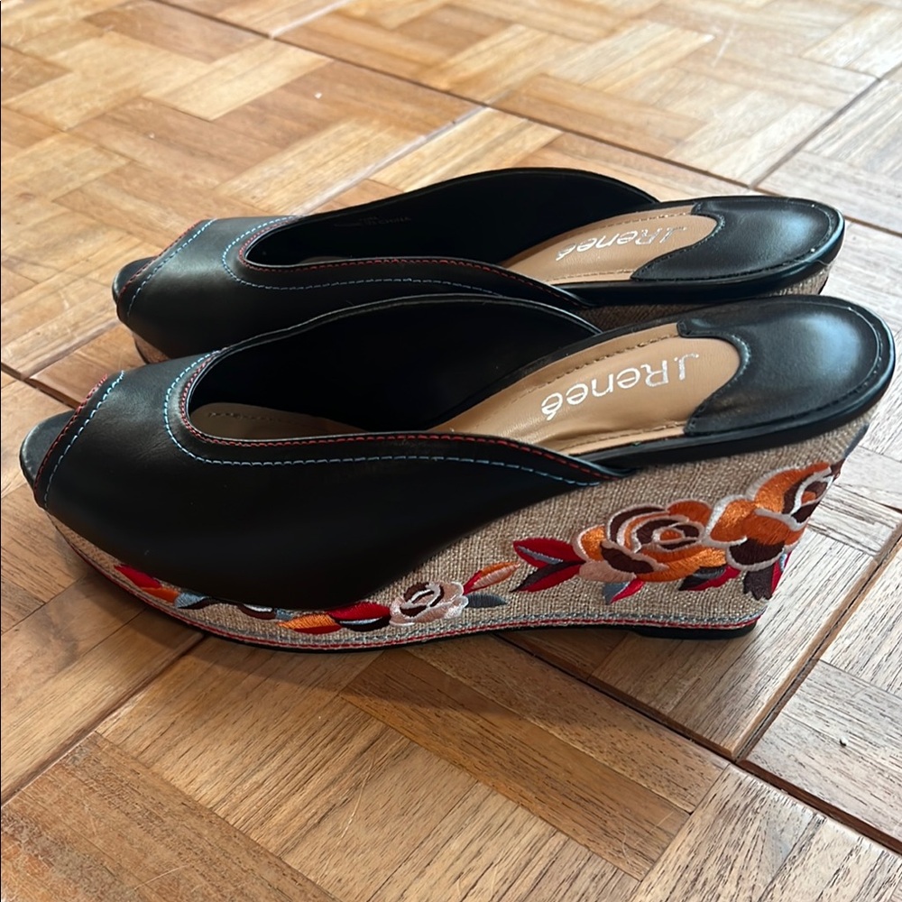 Black Wedge Shoes with Floral Embroidery